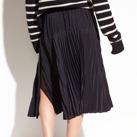 Vince Pleated Italian Crepe de Chine Black Skirt - Picture 3 of 10